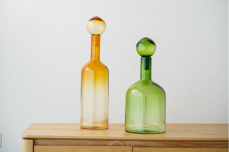 NEME COLLECTION: AMBER AND GREEN GLASS BOTTLES| VP Interiorismo.